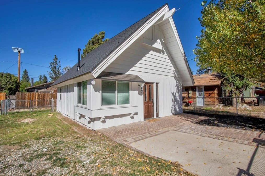 2107 4th Ln, Big Bear City, CA 92314
