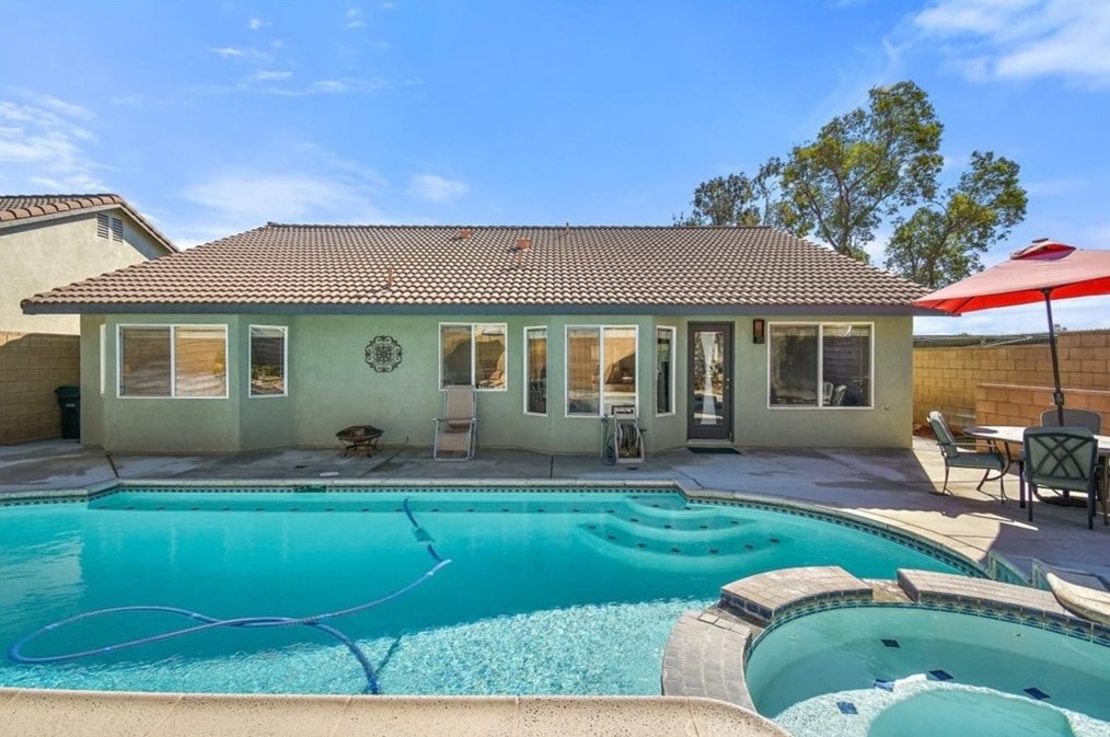 15102 Dandelion Ln, Fontana, CA 92336-4225