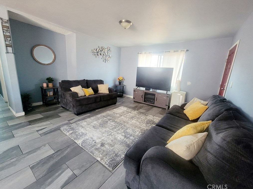 1816 83rd St, Los Angeles CA  90001-4009 exterior