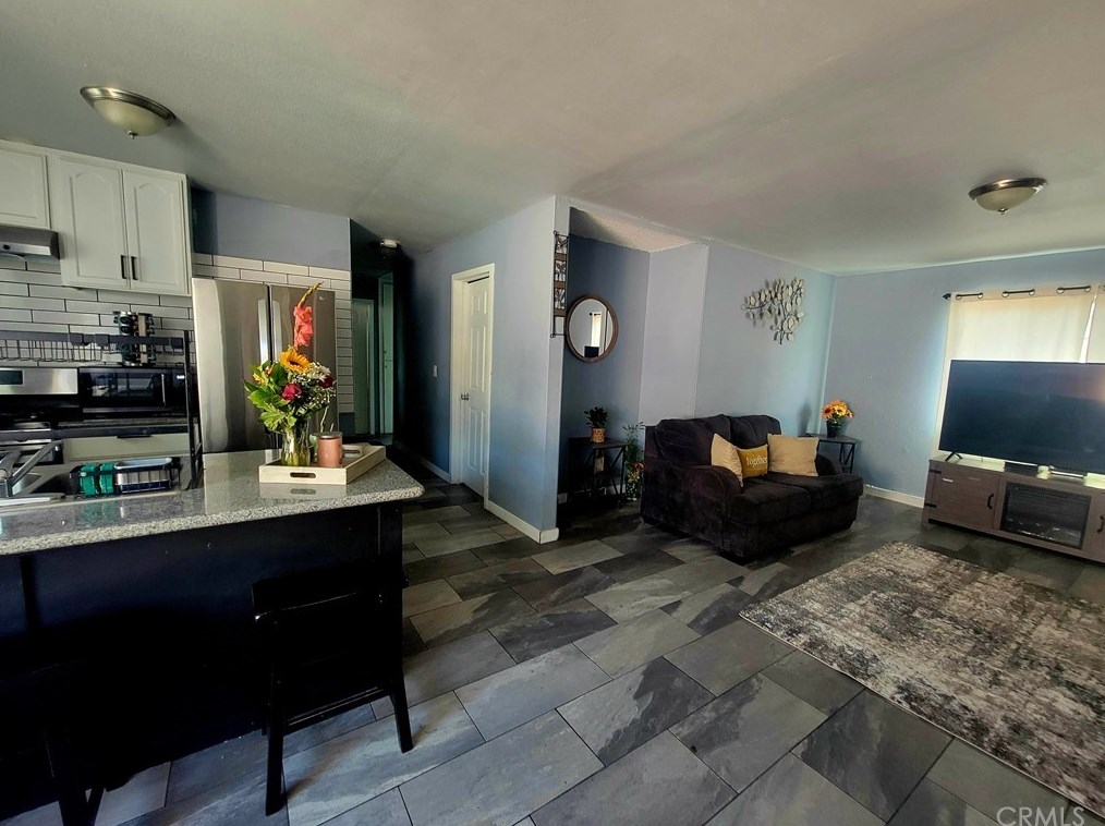 1816 83rd St, Los Angeles CA  90001-4009 exterior