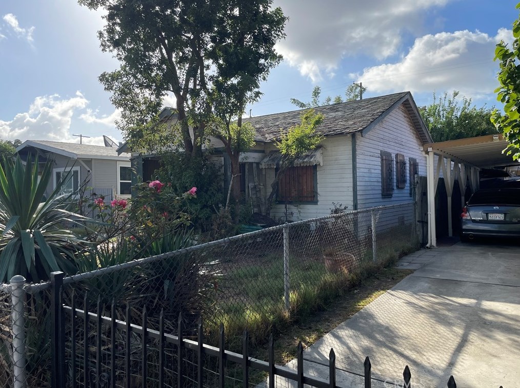 1330 68th St, Los Angeles, CA 90001-1914