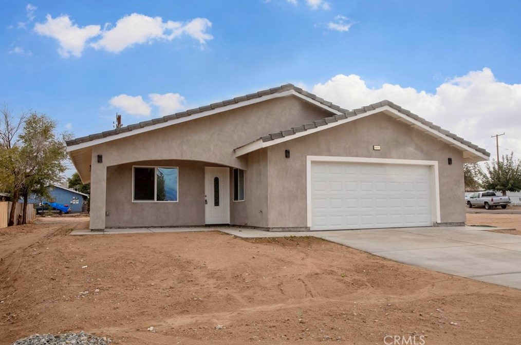 16517 Vine St, Hesperia, CA 92345-3164