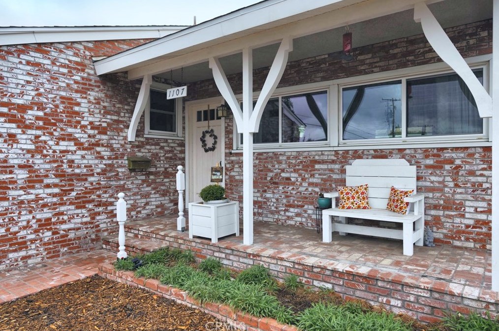 1107 W Kingside Dr, Covina, CA 91722