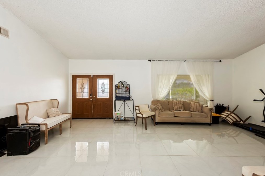 8135 C Ave, Hesperia CA  92345-5906 exterior