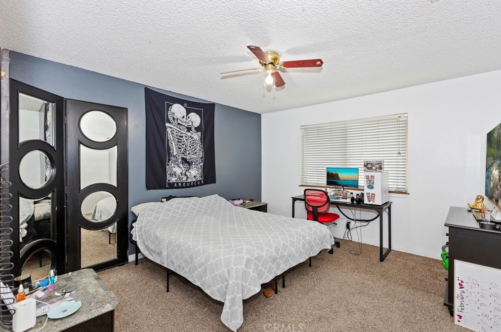 8135 C Ave, Hesperia CA  92345-5906 exterior