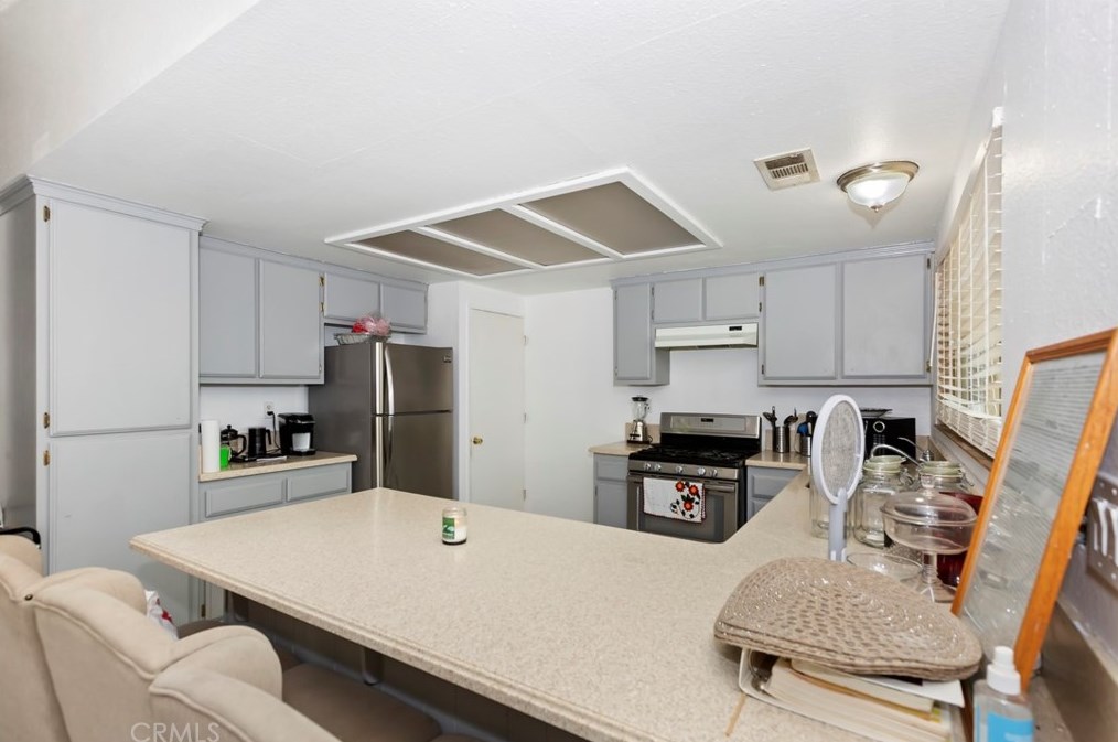 8135 C Ave, Hesperia CA  92345-5906 exterior