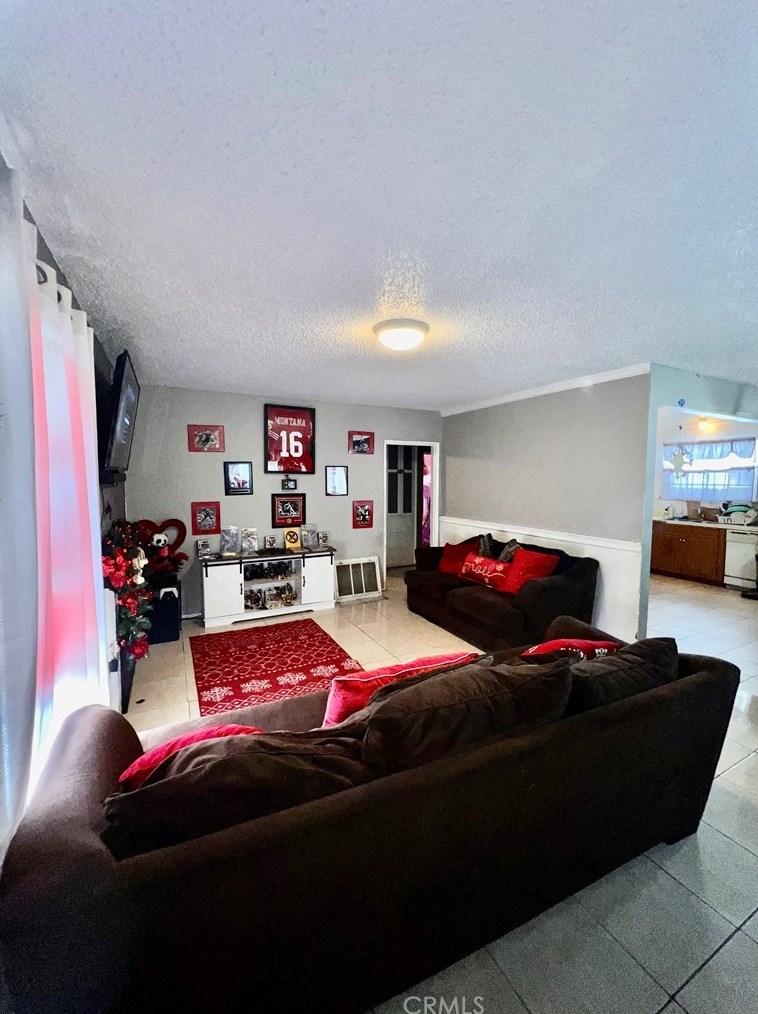 2275 Kathryn Ave, Pomona CA  91766-6325 exterior