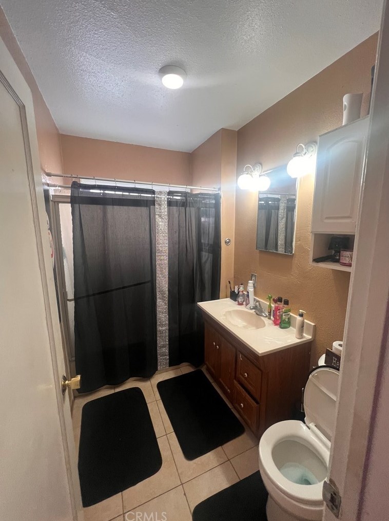 2275 Kathryn Ave, Pomona CA  91766-6325 exterior