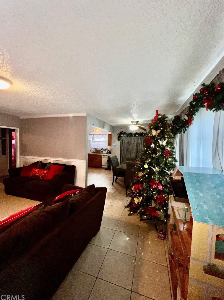 2275 Kathryn Ave, Pomona CA  91766-6325 exterior