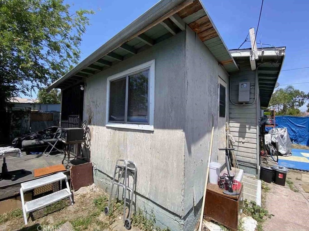 1020 W Walnut St, Santa Ana, CA 92703