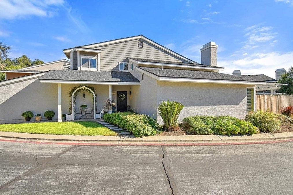 3760 Live Oak Dr, Pomona, CA 91767-1071
