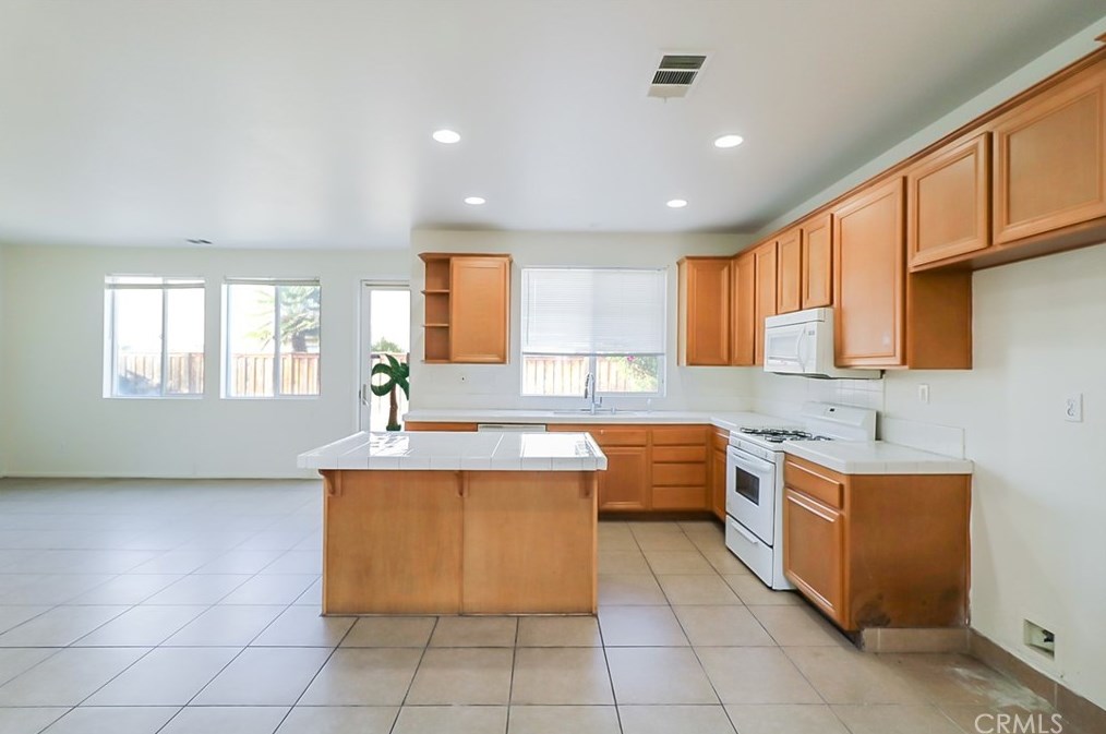 3122 Red Cedar Trl, Hemet CA  92545-8755 exterior