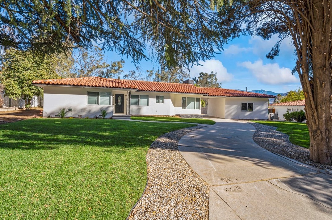 1040 Linda Vista Dr, Banning, CA 92220-2410