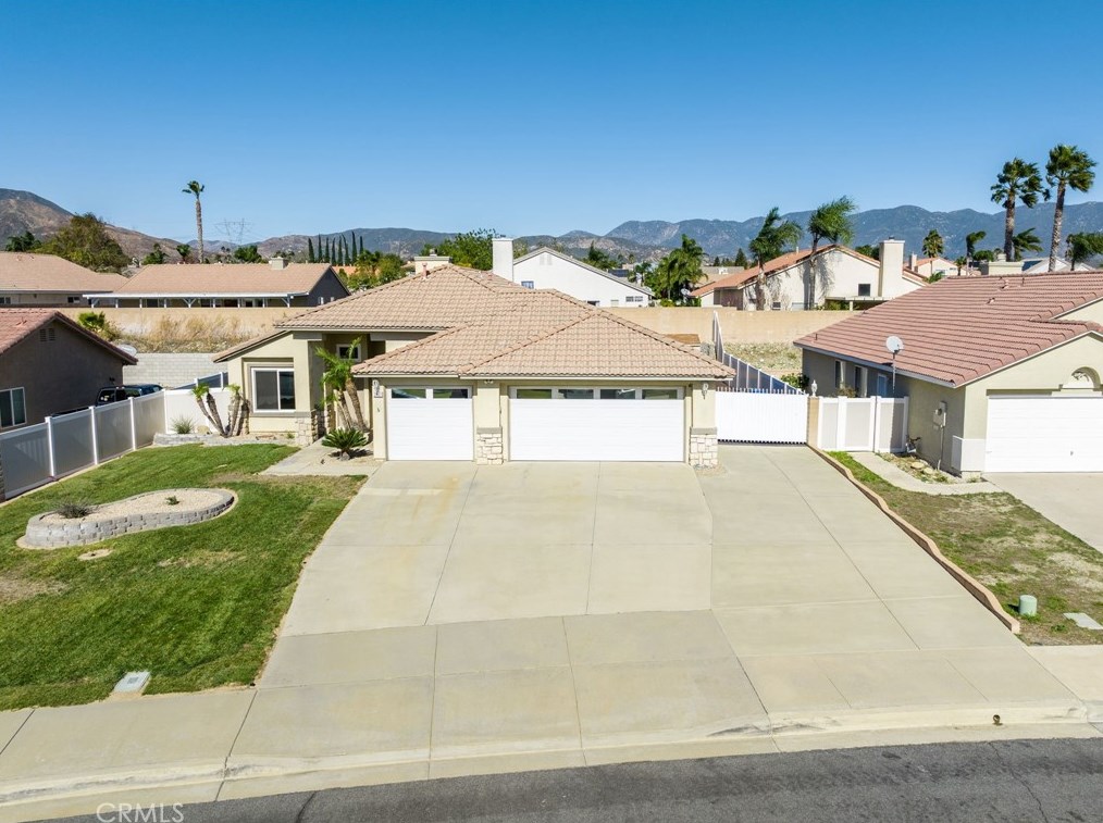 2802 W Sunrise Dr, Rialto, CA 92377