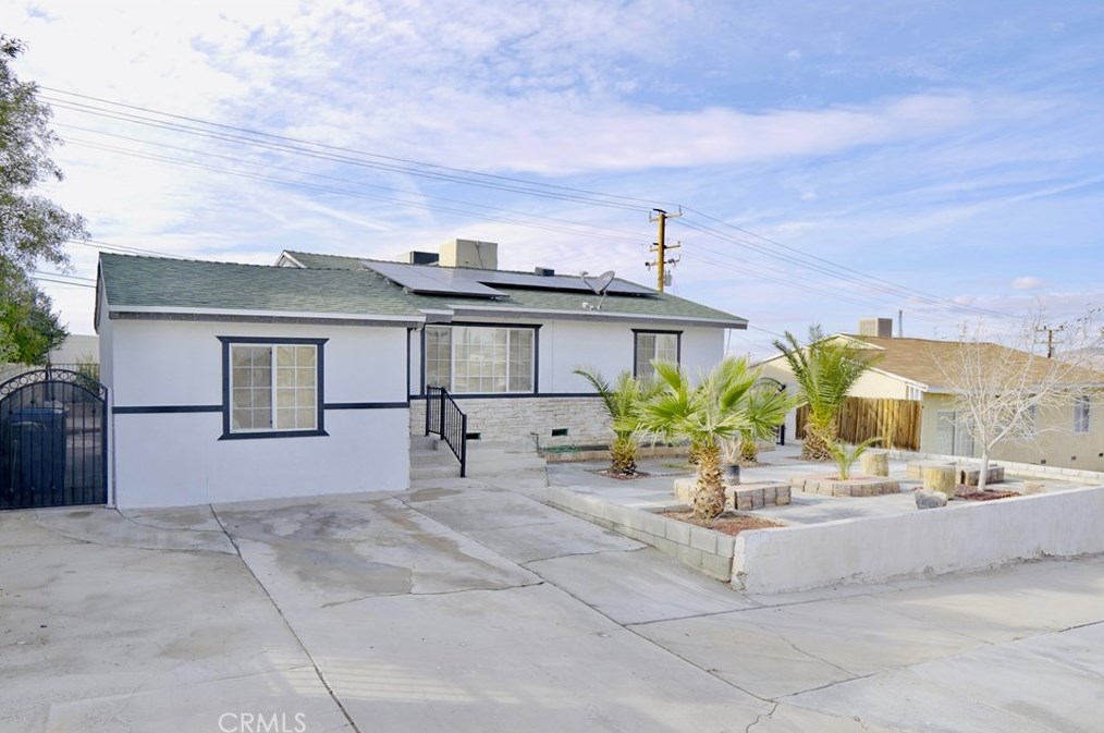 440 Lillian Dr, Barstow, CA 92311-3008