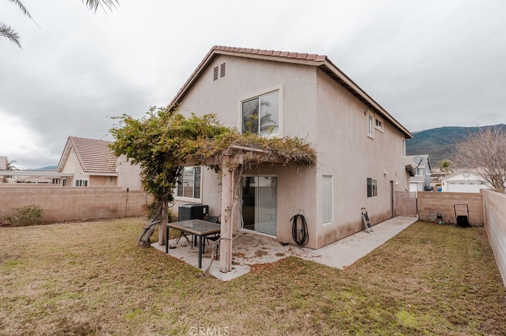 15029 Fox Ridge Dr, Fontana CA  92336-1101 exterior