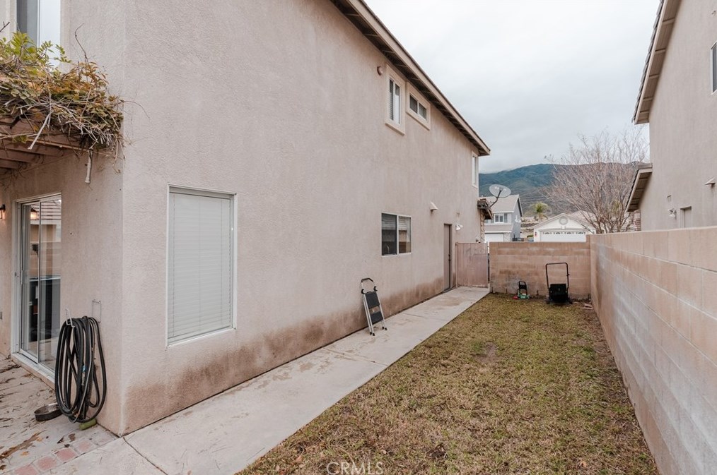 15029 Fox Ridge Dr, Fontana CA  92336-1101 exterior