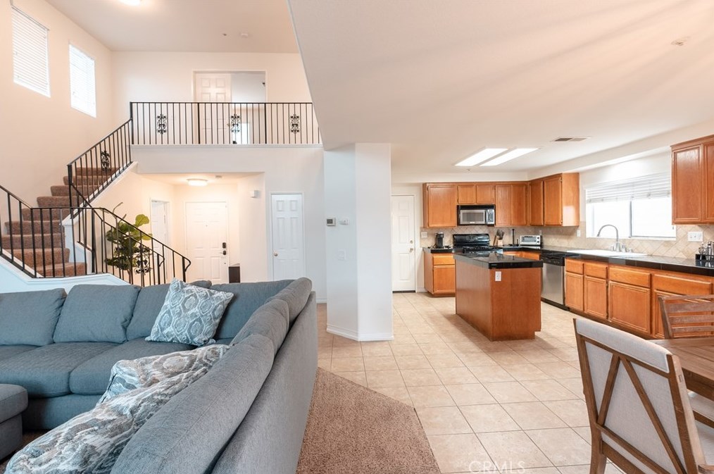 15029 Fox Ridge Dr, Fontana CA  92336-1101 exterior