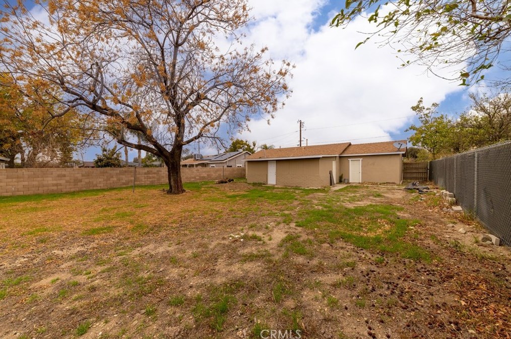 15349 Pine Ave, Fontana CA  92335-4370 exterior