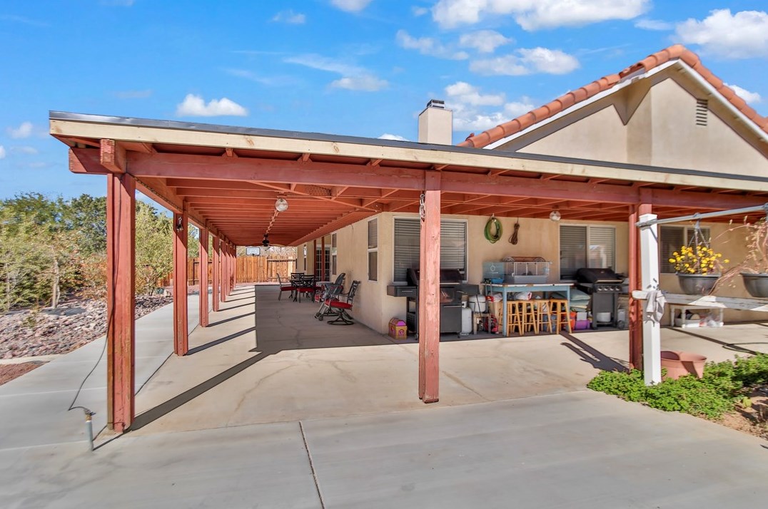 12390 Iroquois Rd, Apple Valley CA  92308-6890 exterior