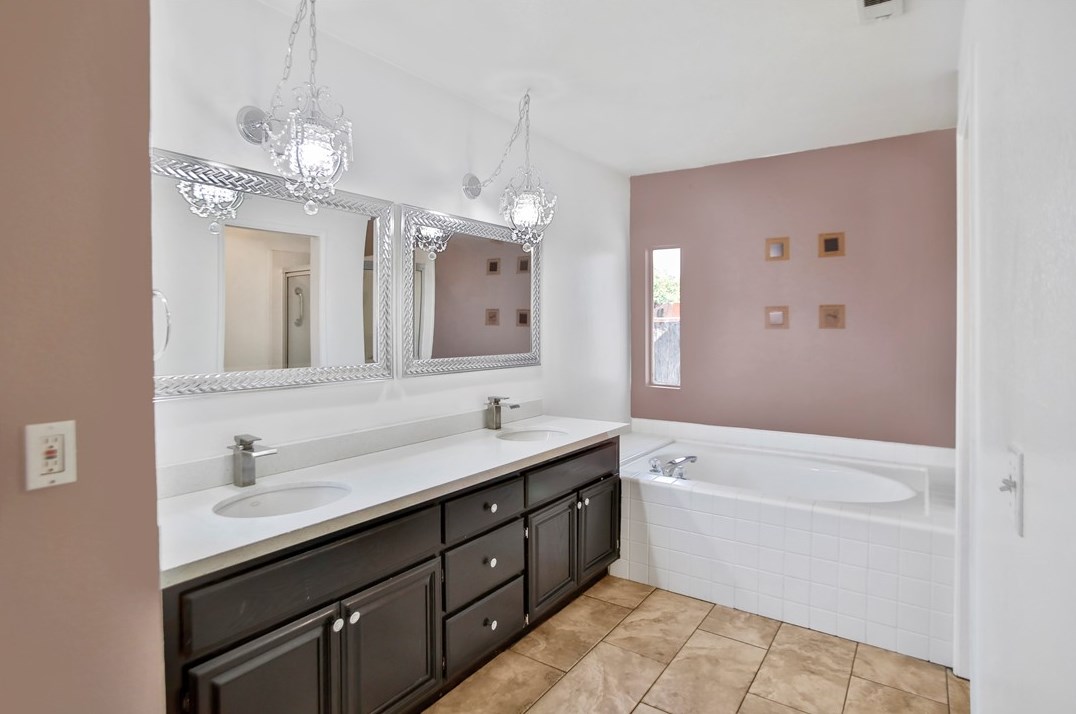 12390 Iroquois Rd, Apple Valley CA  92308-6890 exterior