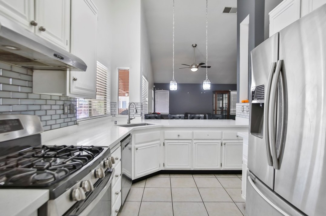 12390 Iroquois Rd, Apple Valley CA  92308-6890 exterior