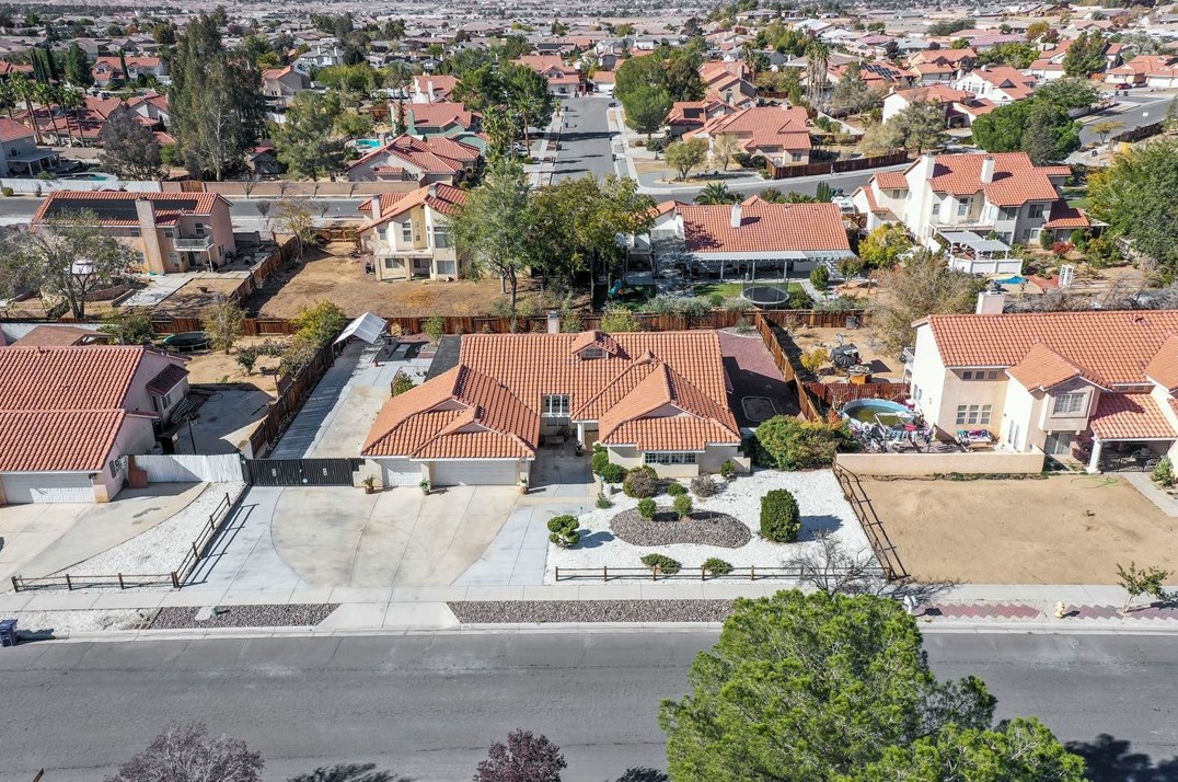 12390 Iroquois Rd, Apple Valley CA  92308-6890 exterior