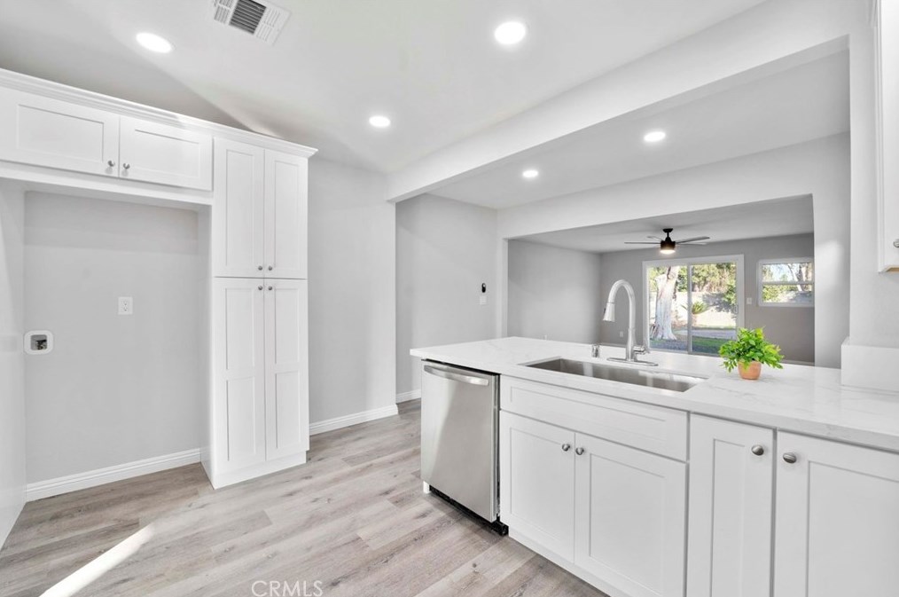 12112 Mckinley Ave, Los Angeles CA  90059-2740 exterior