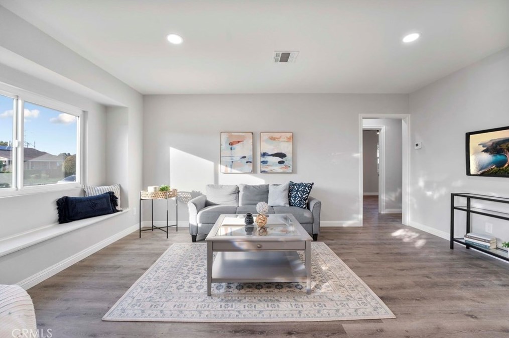 12112 Mckinley Ave, Los Angeles CA  90011-5408 exterior