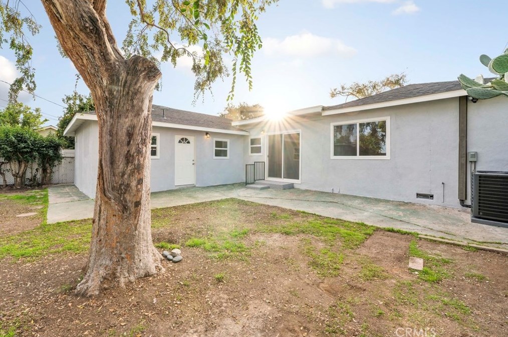 12112 Mckinley Ave, Los Angeles CA  90011-5408 exterior