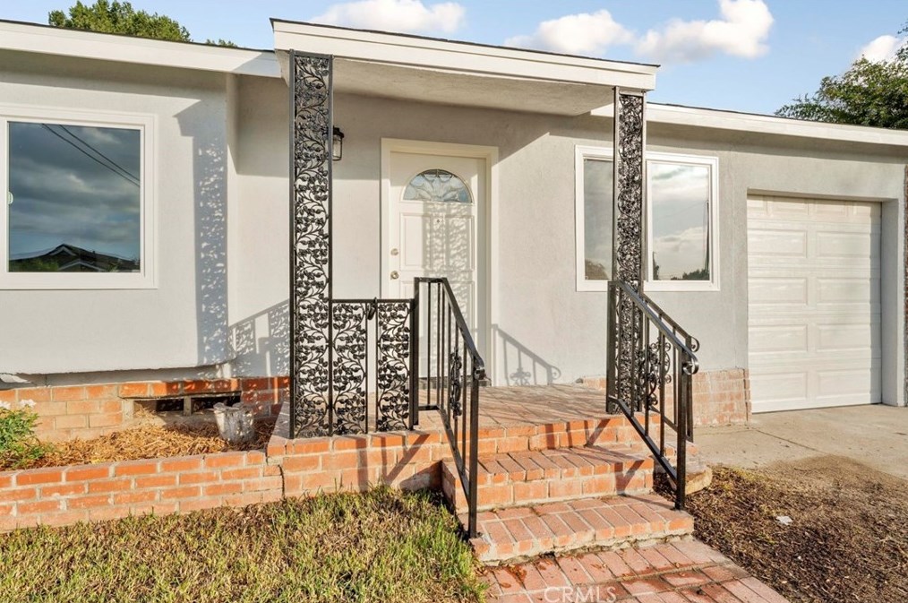 12112 Mckinley Ave, Los Angeles CA  90011-5408 exterior