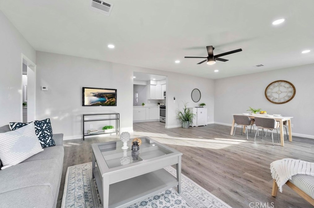 12112 Mckinley Ave, Los Angeles CA  90011-5408 exterior