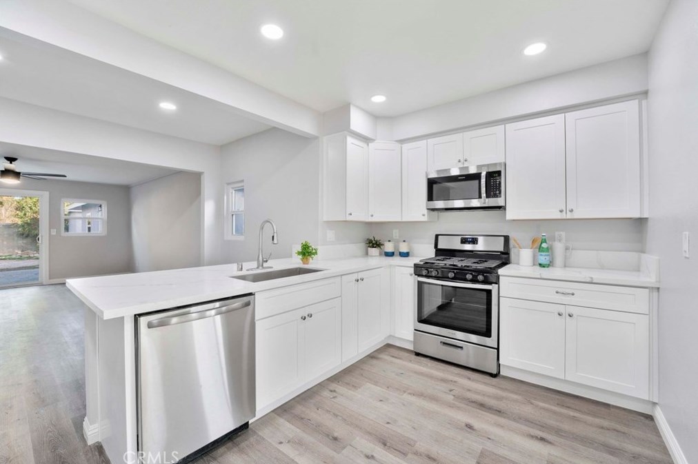 12112 Mckinley Ave, Los Angeles, CA 90059-2740