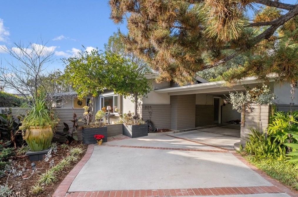 1229 Cambridge Ave, Claremont, CA 91711-3704
