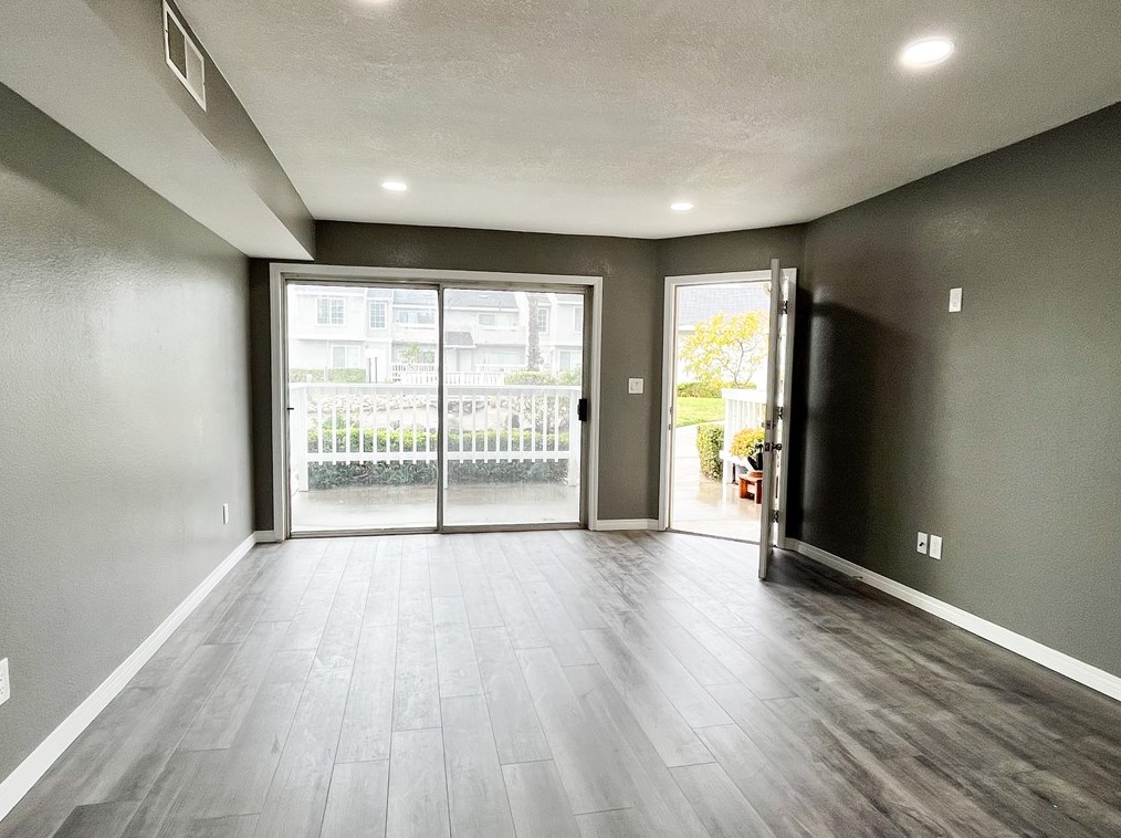 160 W Walnut Ave #c, Rialto, CA 92376