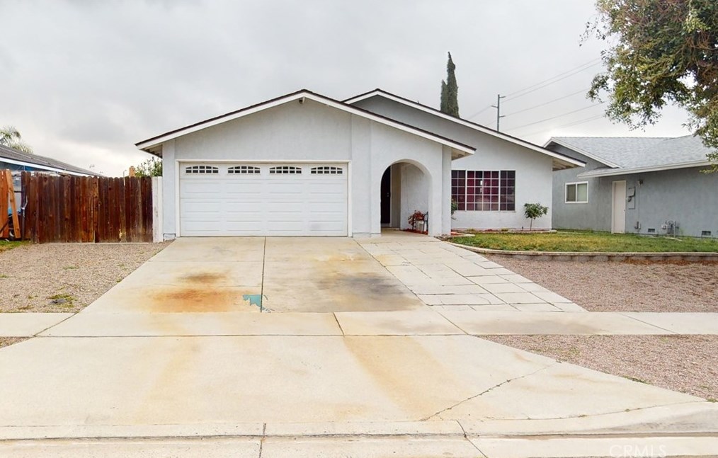 9681 Tokay Dr, Fontana, CA 92335-5448
