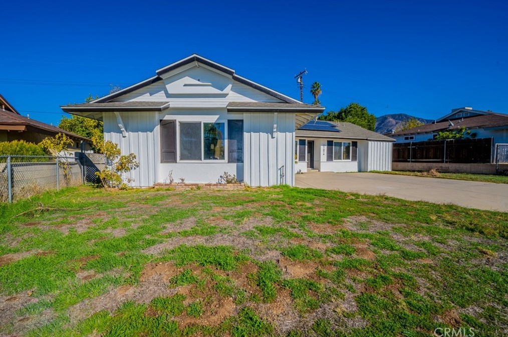 27074 14th St, Highland, CA 92346-3148