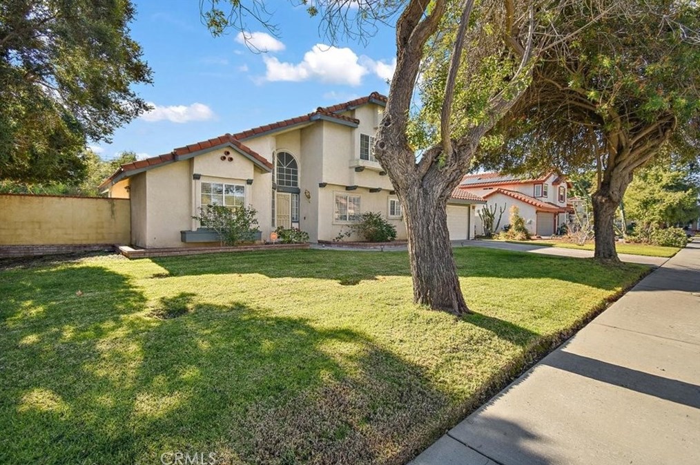 369 E Winchester Dr, Rialto, CA 92376