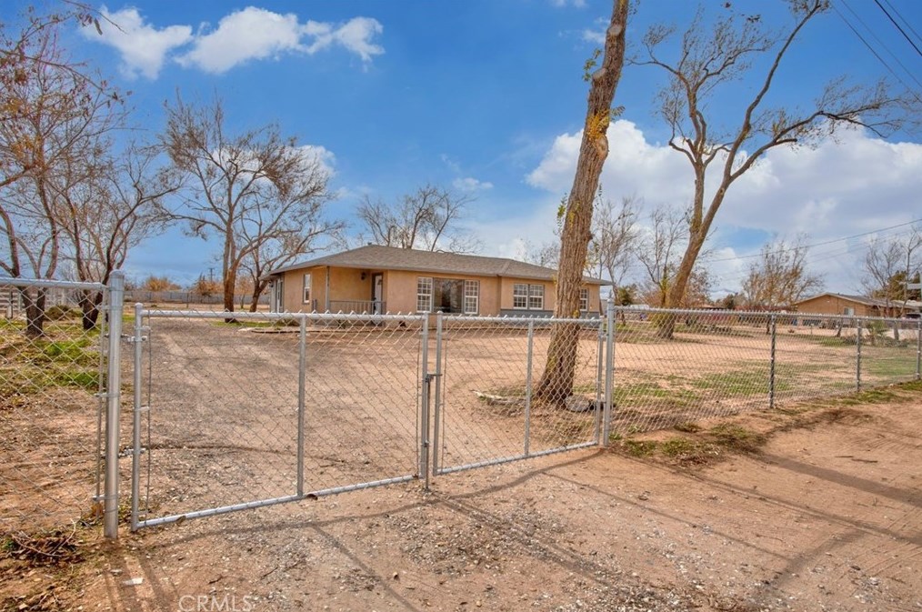 16371 Lime St, Hesperia, CA 92345-4033