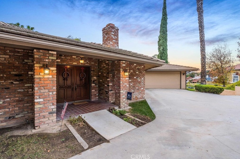 3594 Citrus St, Highland, CA 92346-1919