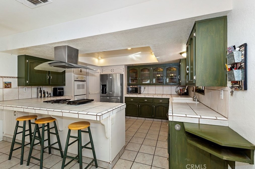17991 Palm Dr, Hesperia CA  92345-6952 exterior