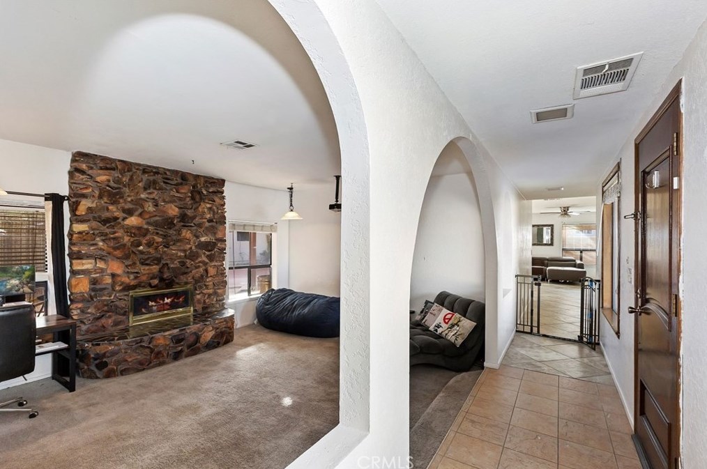 17991 Palm Dr, Hesperia CA  92345-6952 exterior