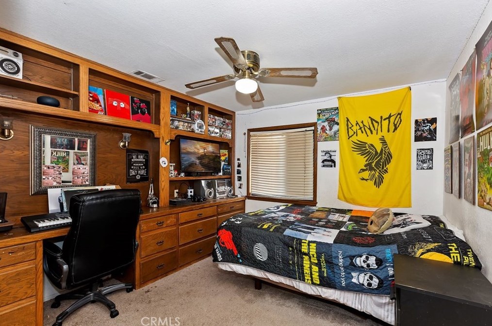 17991 Palm Dr, Hesperia CA  92345-6952 exterior