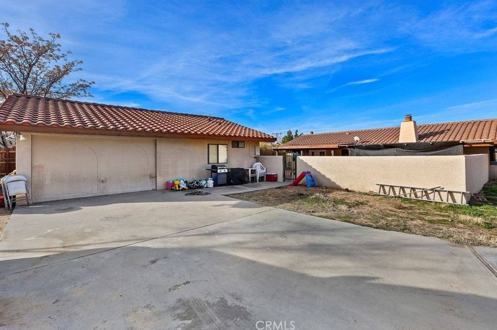 17991 Palm Dr, Hesperia CA  92345-6952 exterior