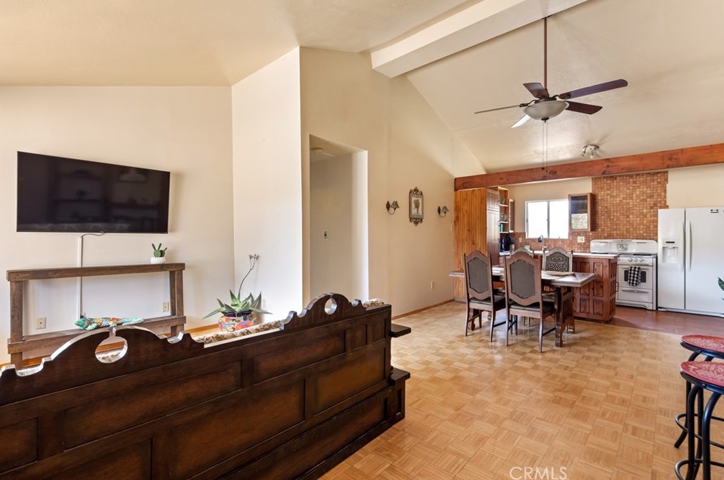 61854 Crest Circle Dr, Joshua Tree CA  92252-2654 exterior