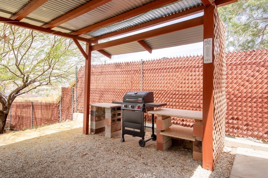 61854 Crest Circle Dr, Joshua Tree CA  92252-2654 exterior