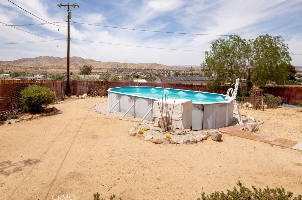 61854 Crest Circle Dr, Joshua Tree CA  92252-2654 exterior