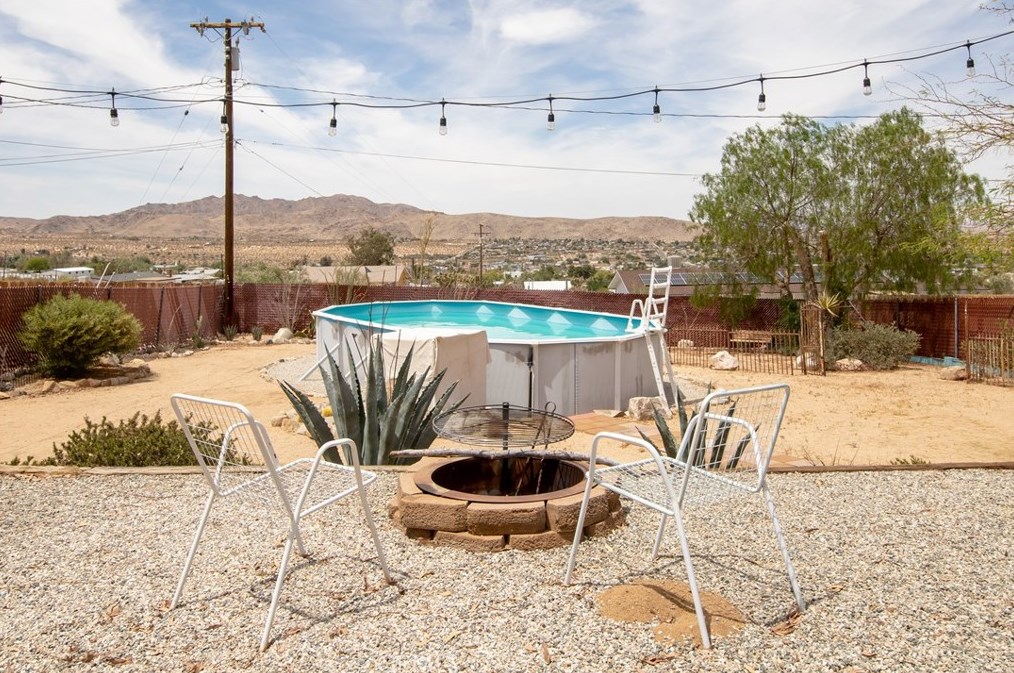 61854 Crest Circle Dr, Joshua Tree CA  92252-2654 exterior