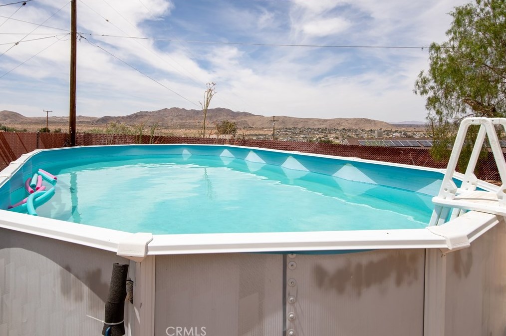 61854 Crest Circle Dr, Joshua Tree CA  92252-2654 exterior