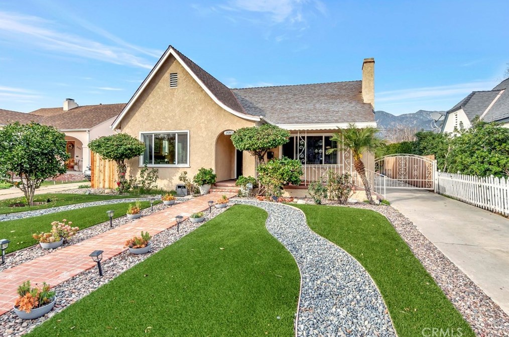 2085 Lambert Dr, Pasadena, CA 91107-2410